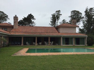 Casa en Parque del Golf 5 dormitorios con piscina, jardín y garage